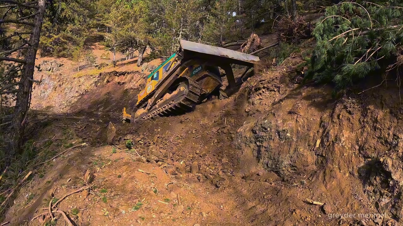 Монстр, который сворачивает горы Как бульдозер Caterpillar D7G прокладывает дороги #bulldozer