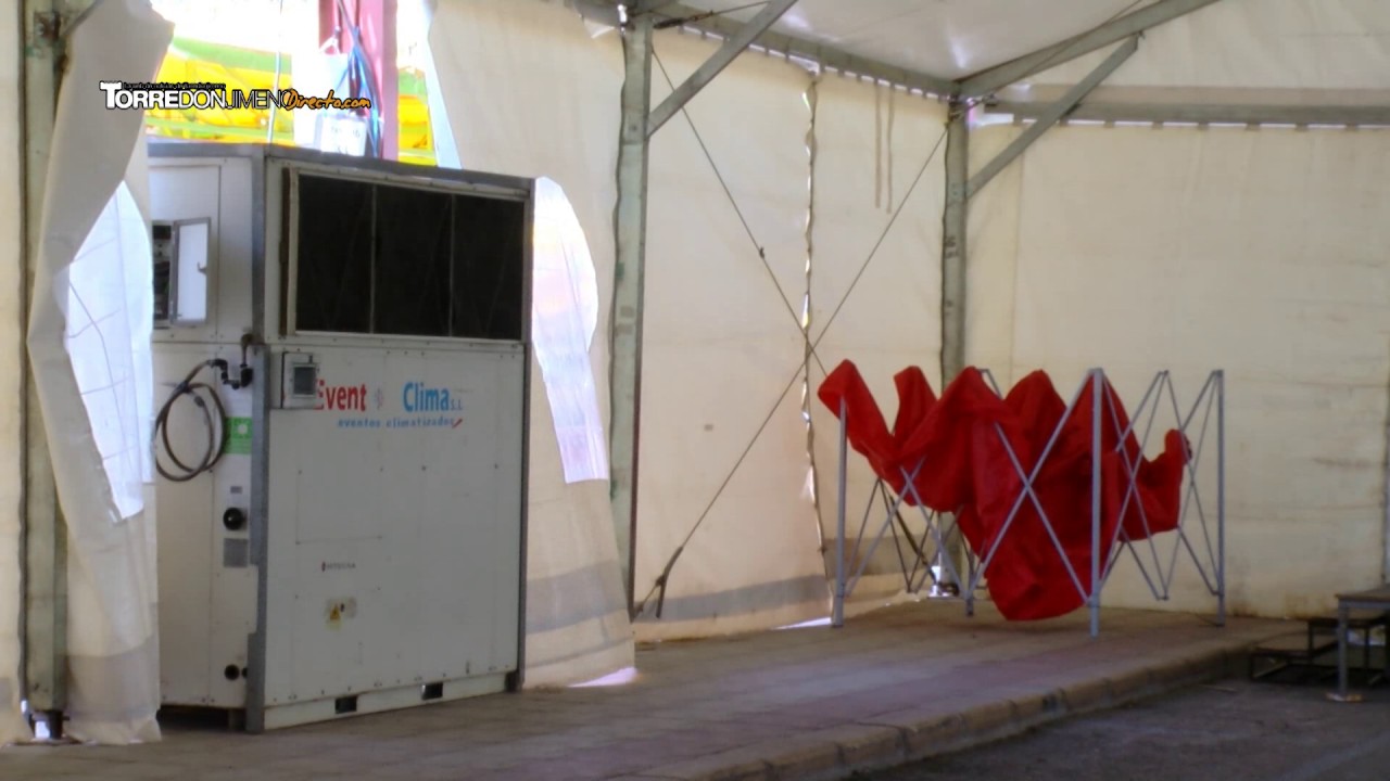 Últimas horas del montaje de la feria en Torredonjimeno