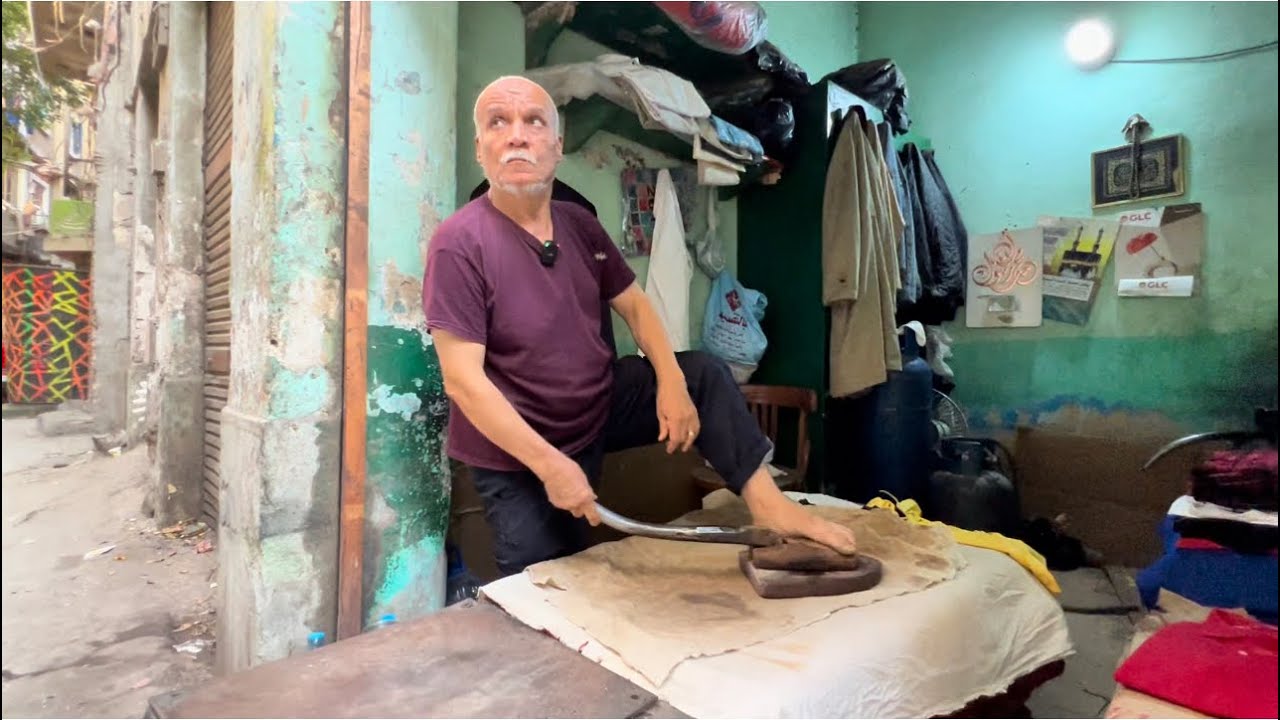 مكوجي رجل عم خلف راجل شقيان                  علي احفادة  عشان 5 جنية