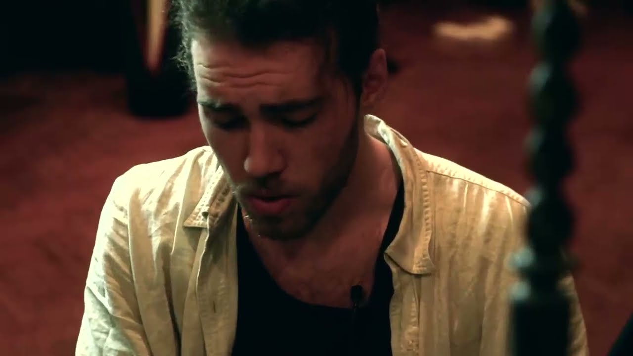 Matt Corby performs 