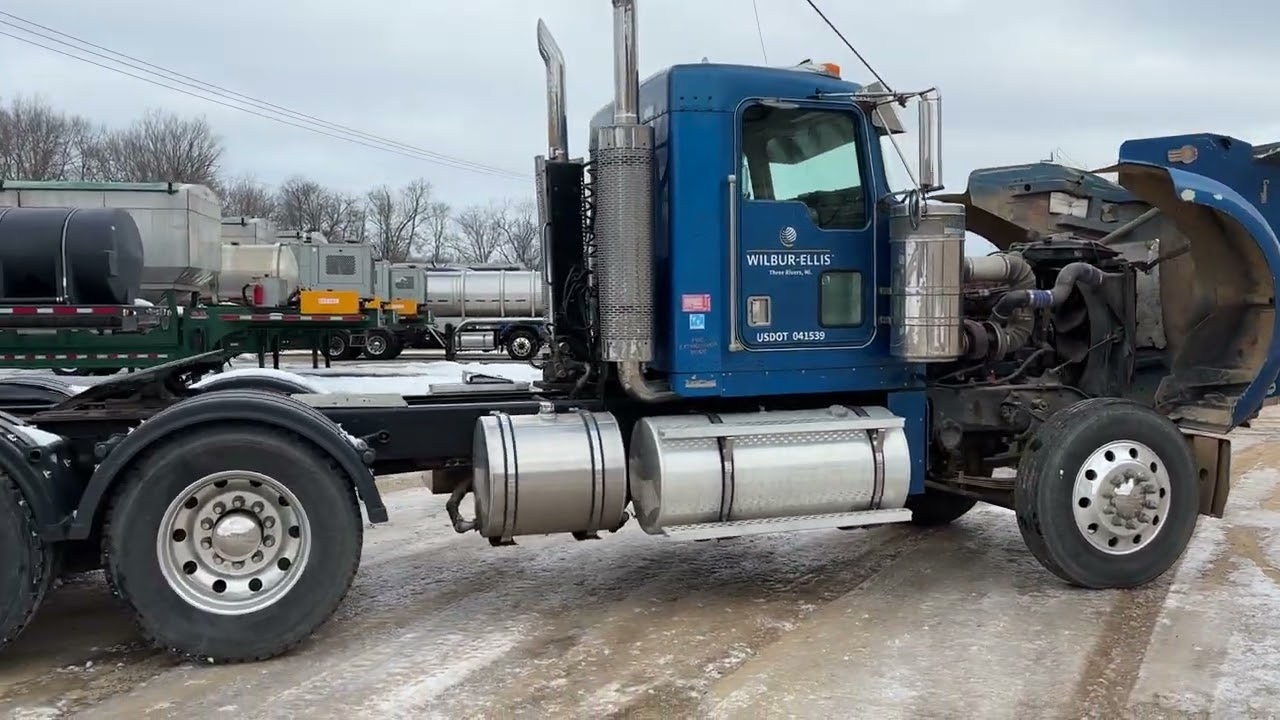 2000 Kenworth W900 Truck