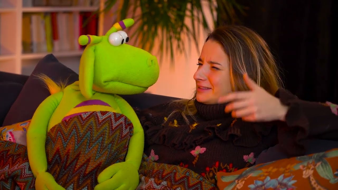 IL D&Eacute;TESTE LA VENTRILOQUIE