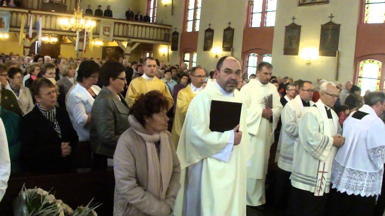 Wprowadzenie relikwii Jana Pawła II do parafii św. Kazimierza w Kartuzach