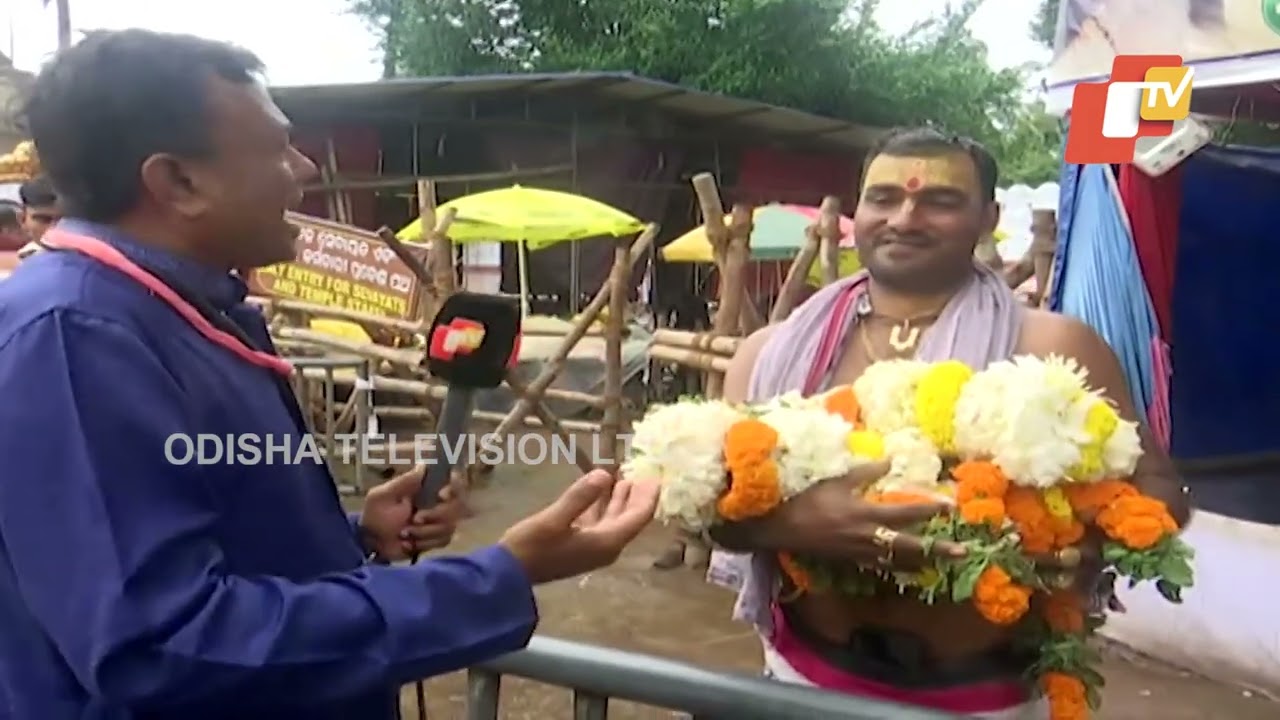 Garland Kissed by Mahaprabhu Sent to Mahalaxmi Before Ritual Offering