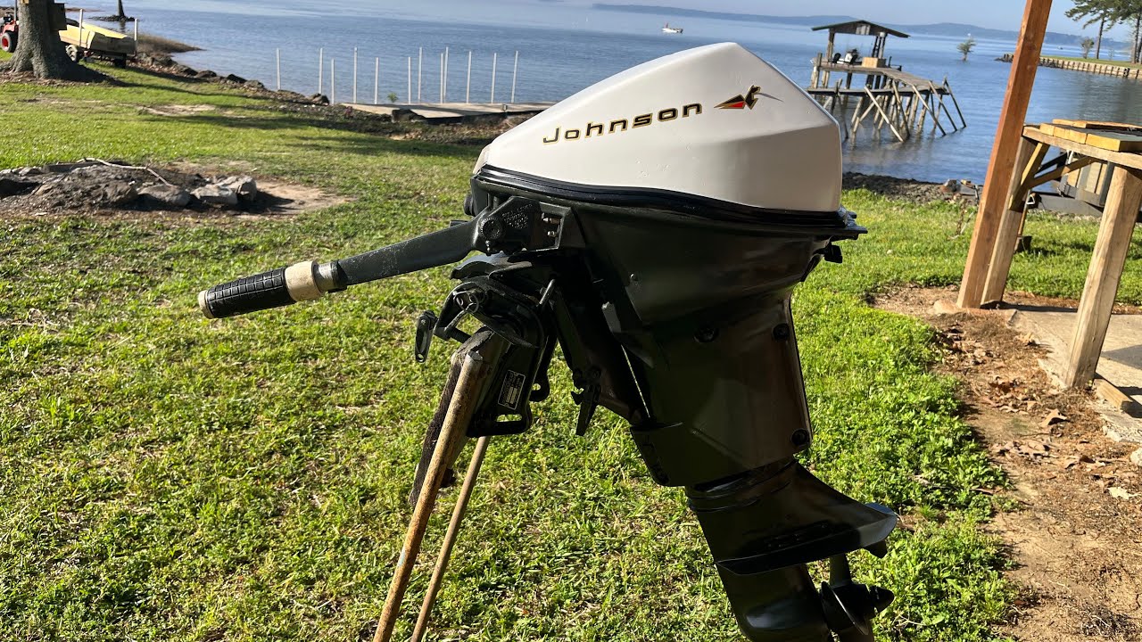 Old Johnson 9.5 HP Gets Fuel Pump Upgrade Water Test
