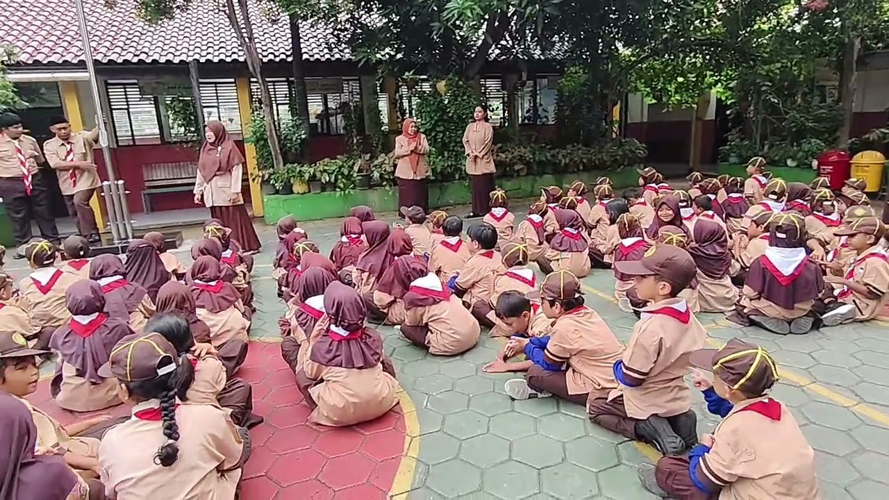 Rabu, 7-1-2026 ENGLISH DAY bersama Mis Narita kelas pagi