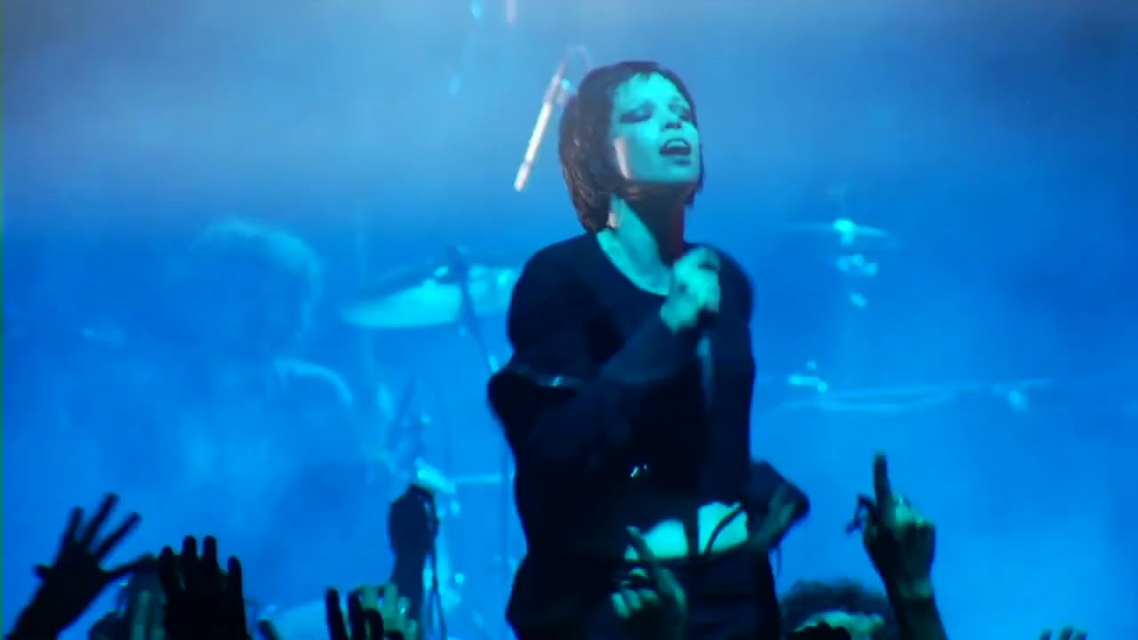Crystal Castles - Reckless LIVE @ Los Angeles Forum