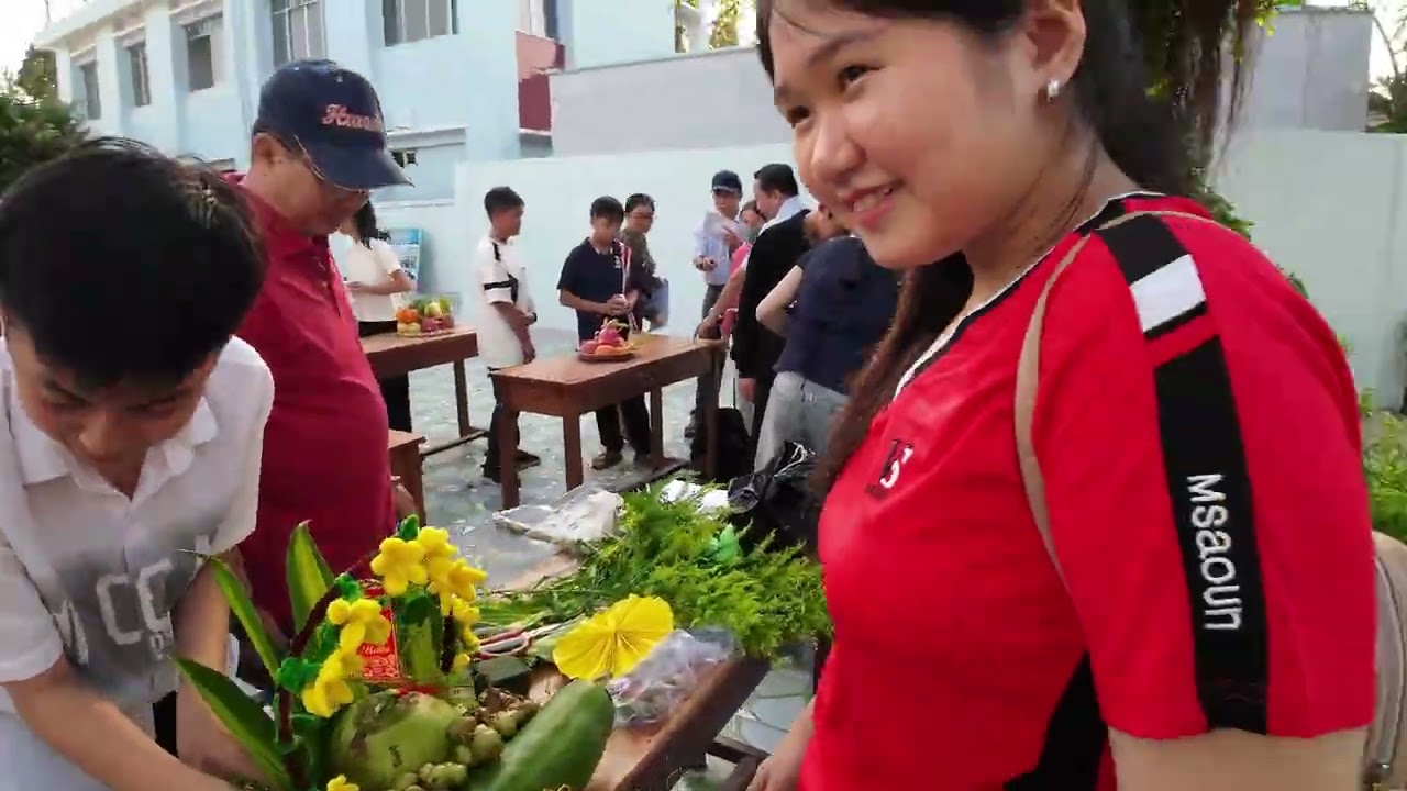 Cắm hoa và trưng bày mâm ngũ quả - THCS Phú Mỹ