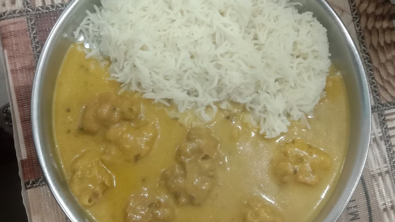 कढ़ी पकौड़ा और चावल