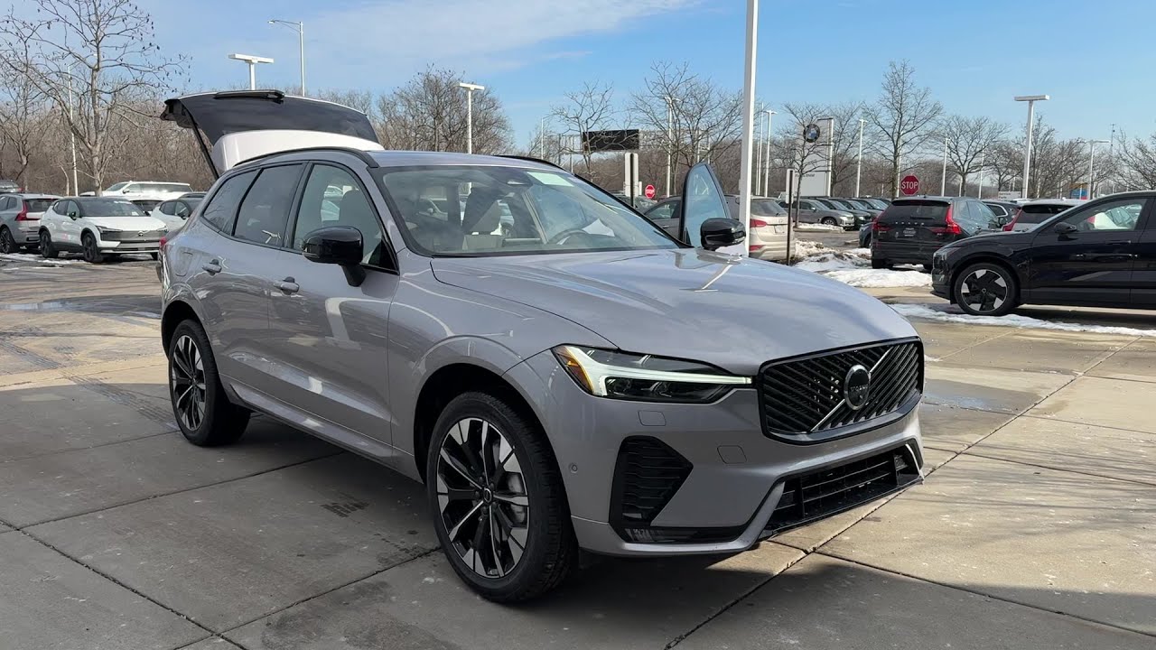 2026 Volvo XC60 Plus Highland Park, Evanston, Deerfield, Lake Forest, Winnetka, IL