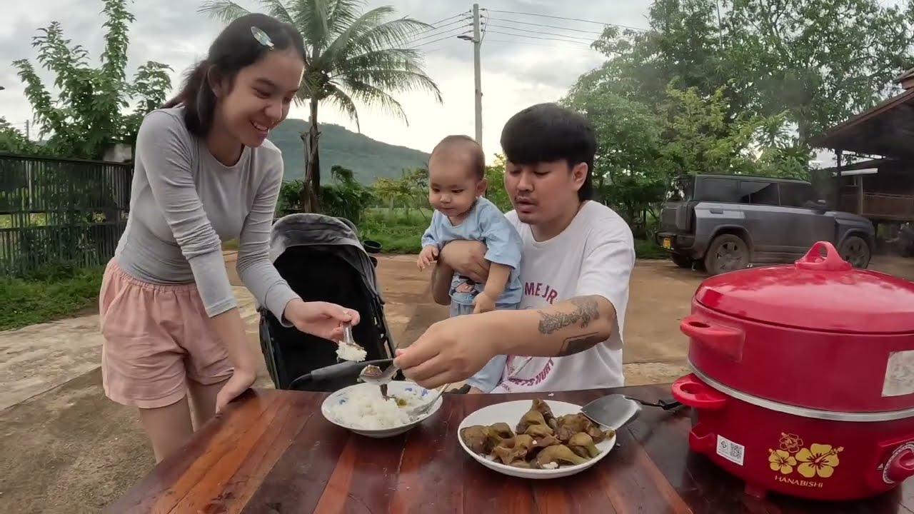 ອົ່ວດອກແຄ ແຊບໆສູດຄອບຄົວ อั่วดอกแค เมนูที่แช่บ หนึ่งปีถึงได้กิน