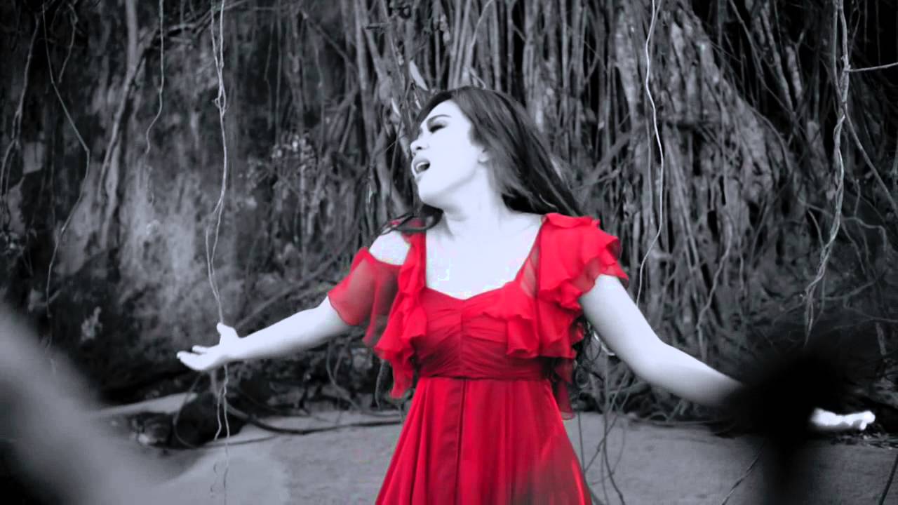 Syahrini - Sandiwara Cinta (Official Music Video)