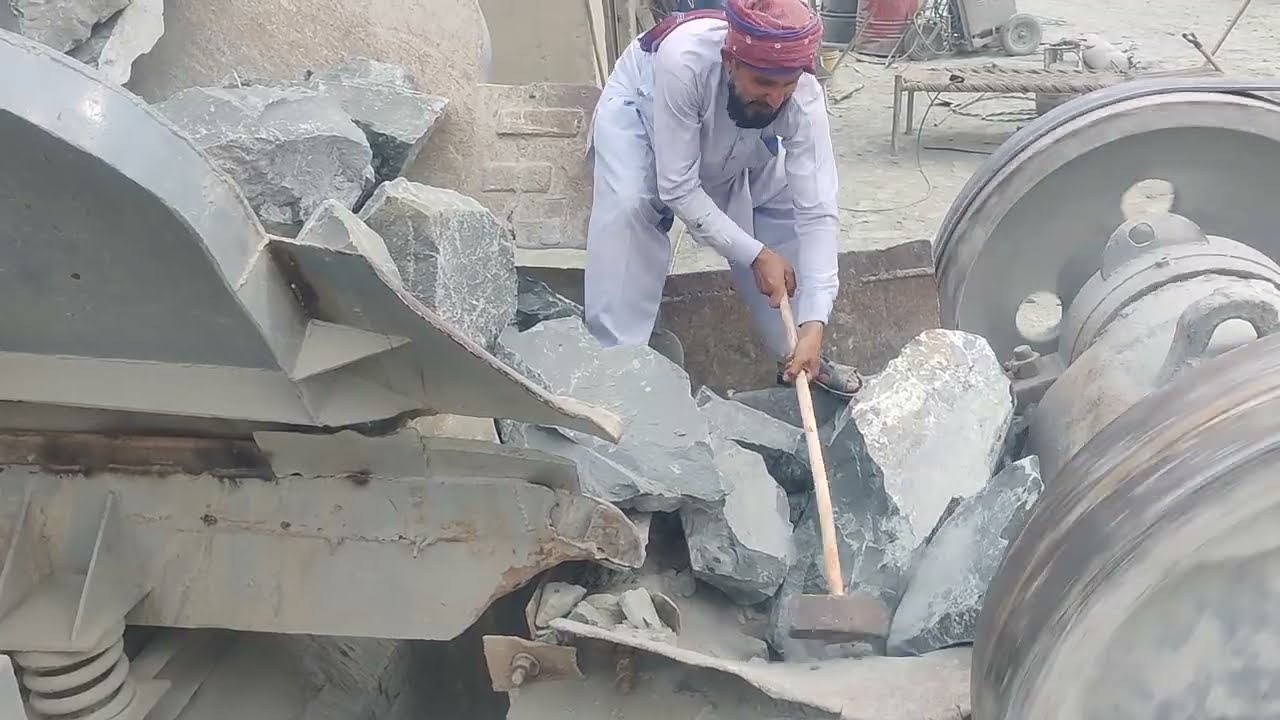  Giant Stone in Crusher: Extreme Stone Crushing Gone Wrong