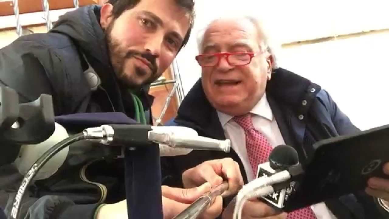 Denis Verdini canta Alberto Sordi