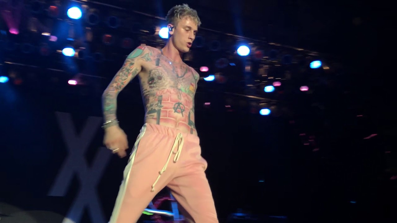 Machine Gun Kelly - Bad Things (Live at Summerfest 2018)