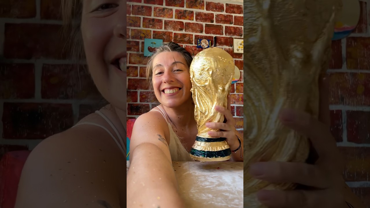 PINTE LA COPA DEL MUNDO con hoja dorada 💫
