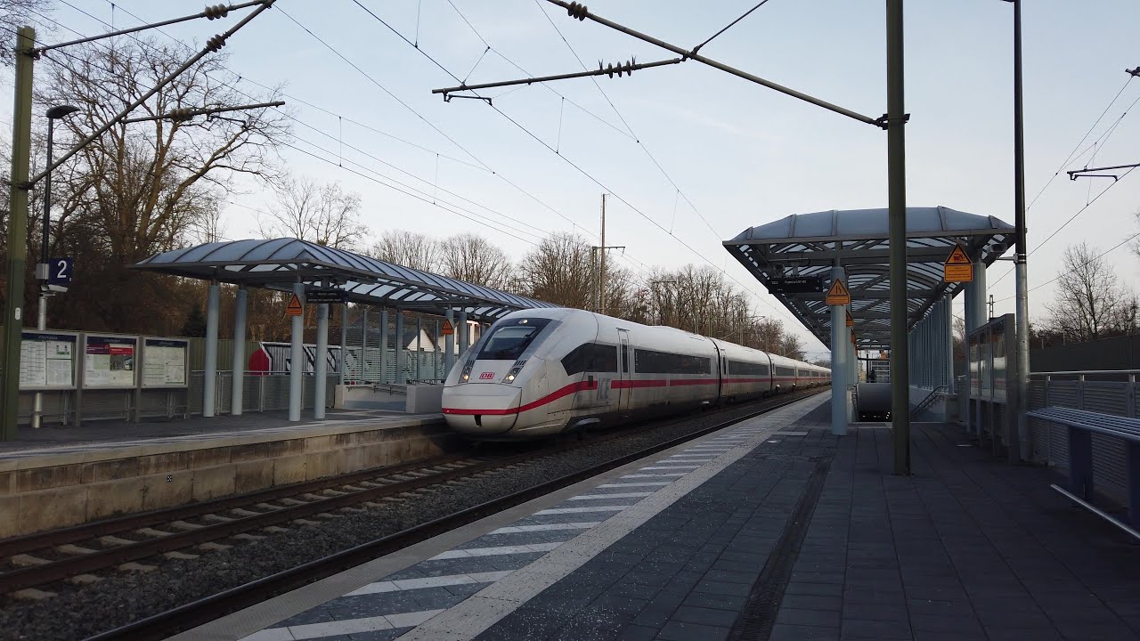 Warten auf die S-Bahn am Neujahrsmorgen: ICE 4 in Zeppelinheim