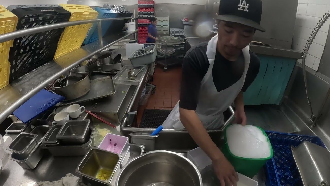 UCLA Student Makes $100K From Campus Dishwashing Job