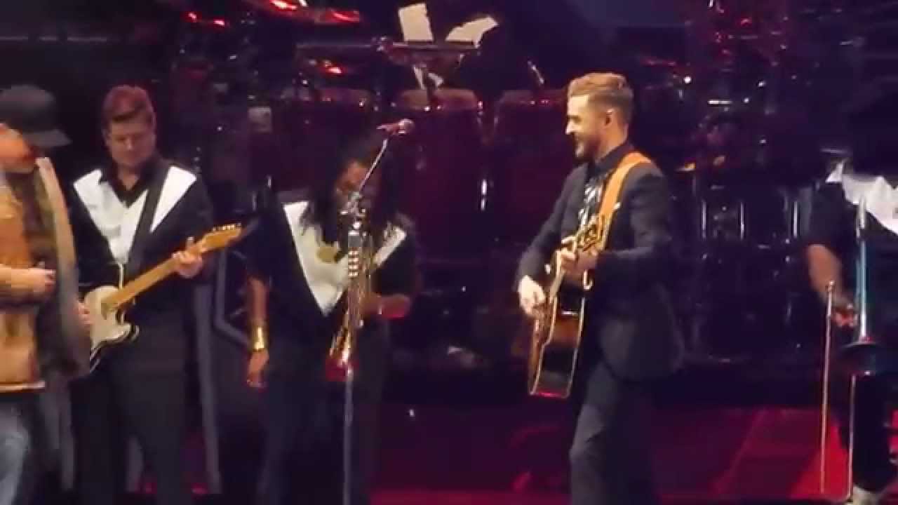 Justin Timberlake - Friends In Low Places w/Garth Brooks