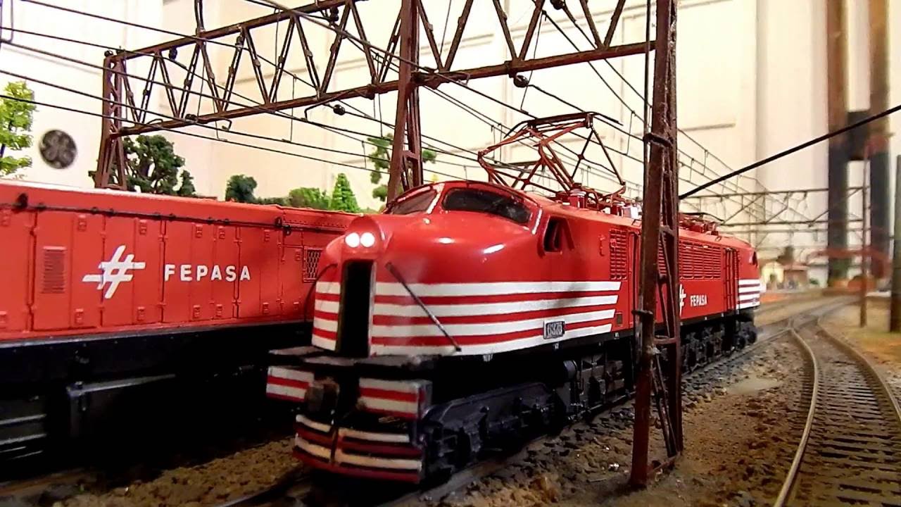 Teste de Pantógrafos - Locomotiva V8 #6375