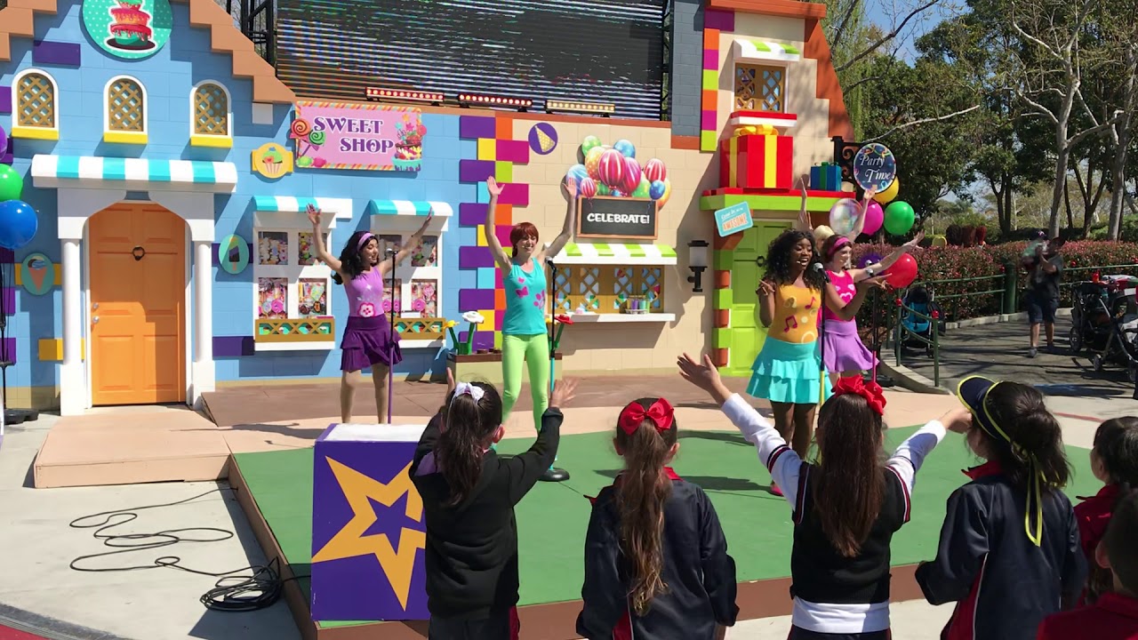 LEGO Friends - The Joy of Creation & Friends are Forever (live at legoland)