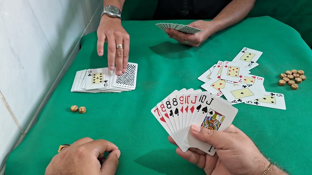 Bora jogar uma cacheta, baralho