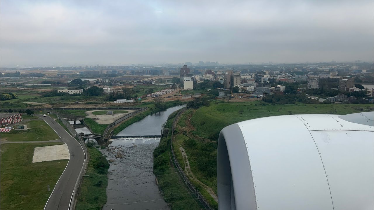 Landing at Taipei Taoyuan international airport 