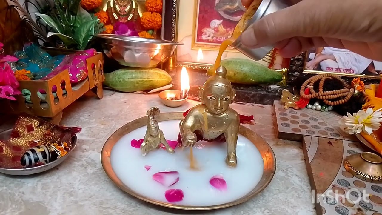 मोहिनी एकादशी पर लड्डू गोपाल ♥️ के स्नान 🦚 morning time 🙏🙏🙏🌹