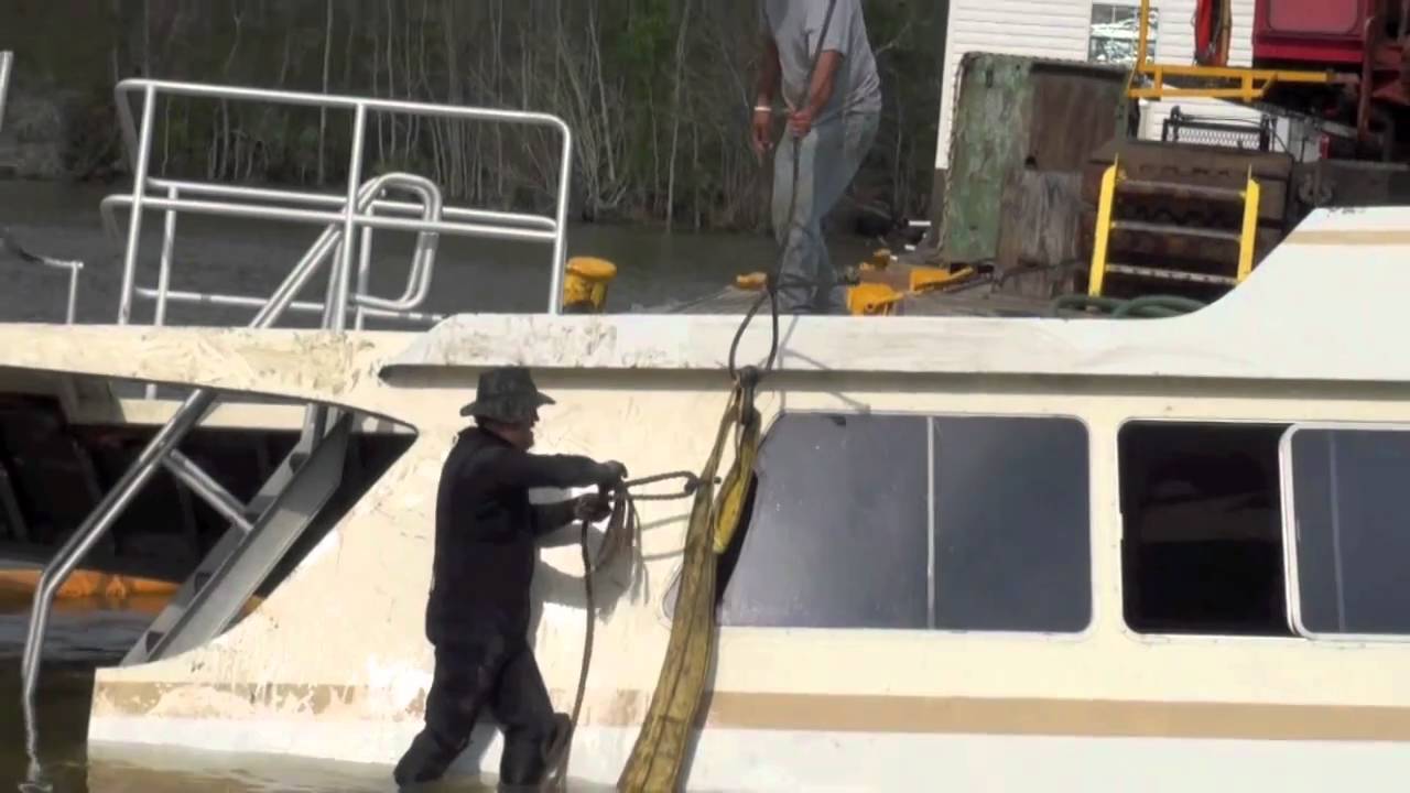 lifting sunk boat