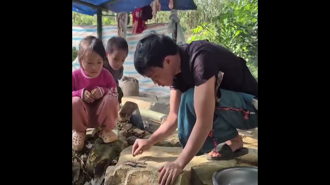 Mother Takes Baby to Forest, Picks Vegetables, Father And Girl Come to Her Hut #Ep01