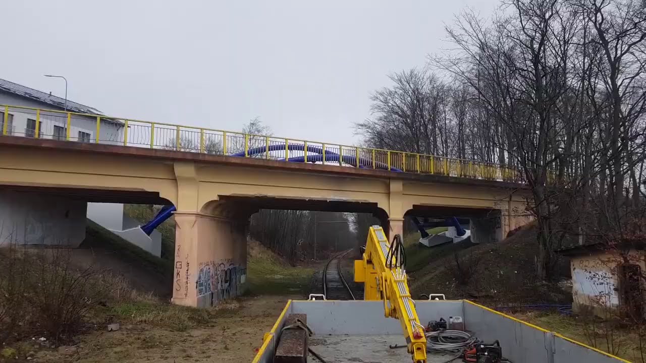 Z pokładu drezyny - jedziemy bardzo rzadko używanym szlakiem Somonino - Kartuzy