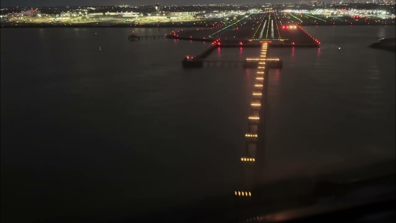 Night Landing in LaGuardia. Pilot view landing LGA KLGA.