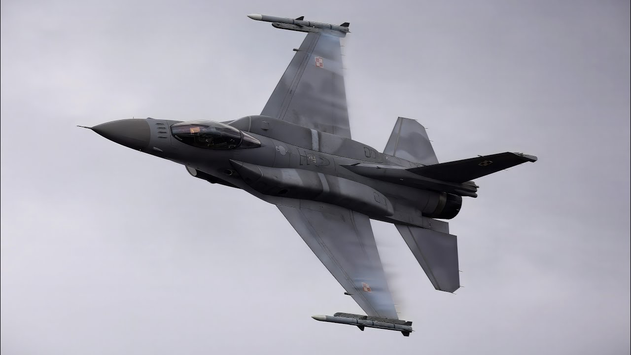 🇵🇱 F-16C Tiger Demo | RAF Cosford Air Show 2025