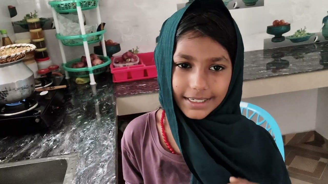 അടുക്കളയിൽ പുതിയ ആൾ ജോലിക്ക് വന്നു 