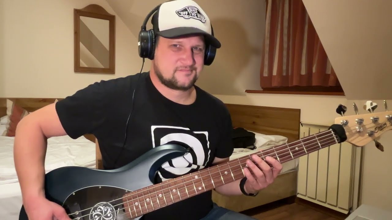 AC/DC - Shoot to Thrill (Bass Cover)