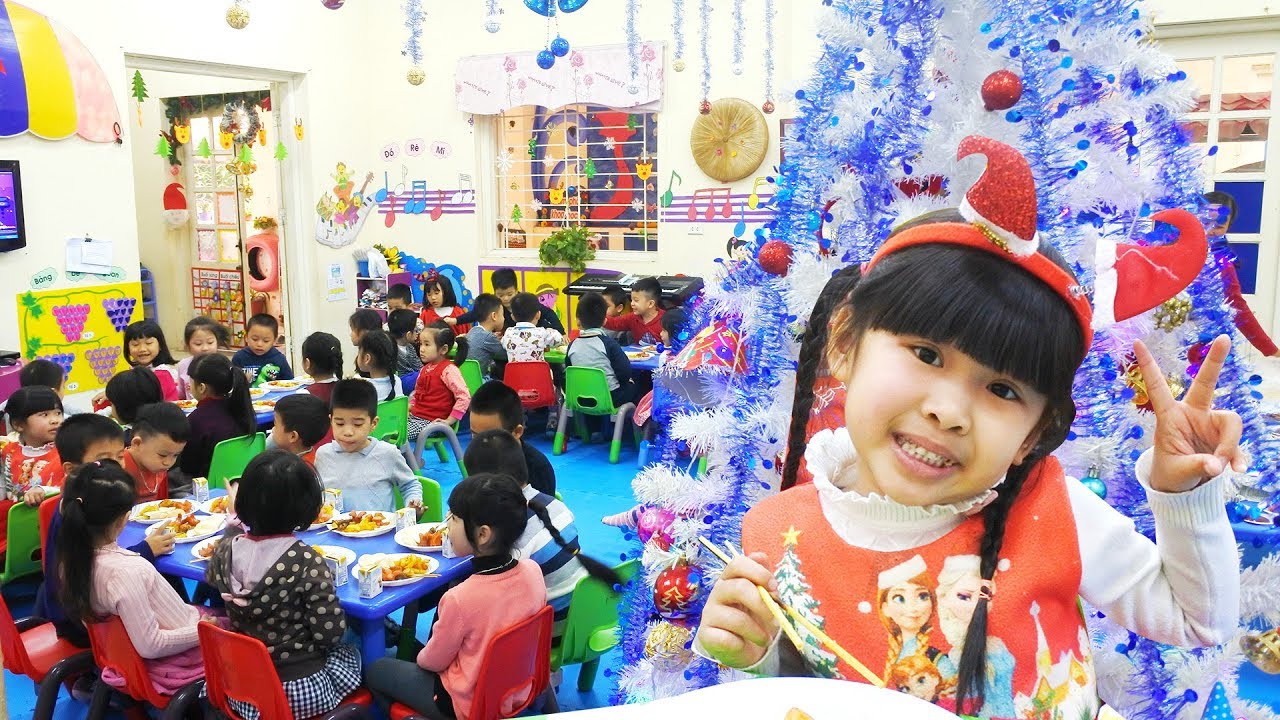 Liên Hoan Giáng Sinh Ở Lớp Học Bé Bún ♥ CreativeKids ♥