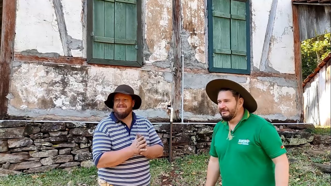 TOMANDO CACHAÇA NUMA CASA MAL ASSOMBRADA