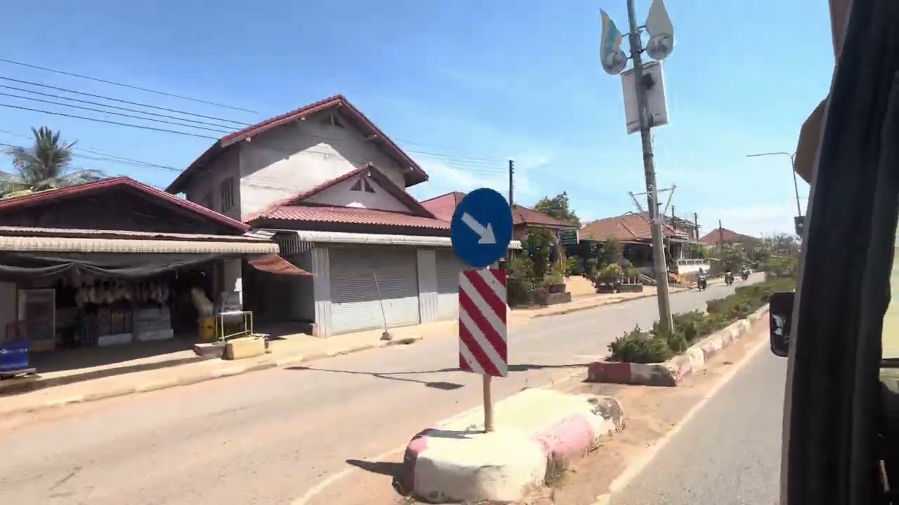 ดีกว่าเดิน! ถ้าไม่ได้พี่เขา แย่แน่ ที่อัตตะปือ รถรับจ้่างไม่ค่อยมี หลังคนส่วนใหญ่มีรถส่วนตัวกันแล้ว 