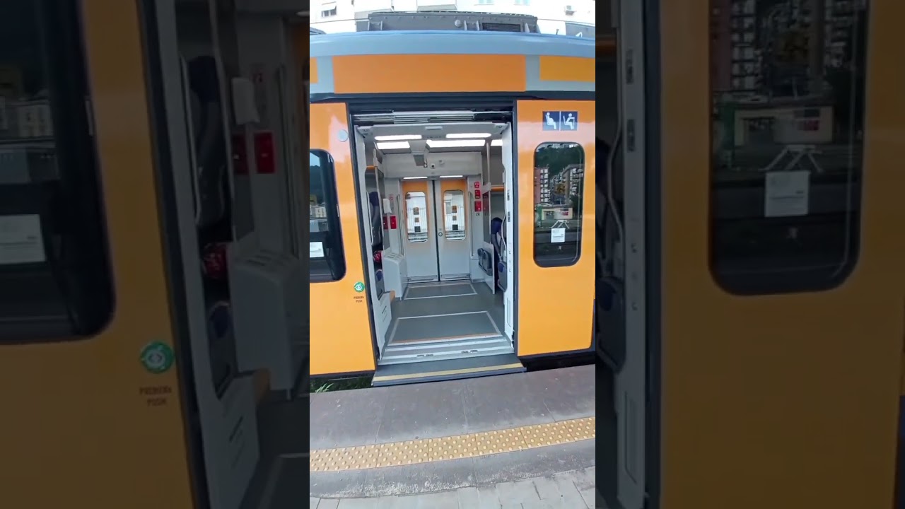 Alstom ETR 104 doors opening and closing #shorts #train #railway