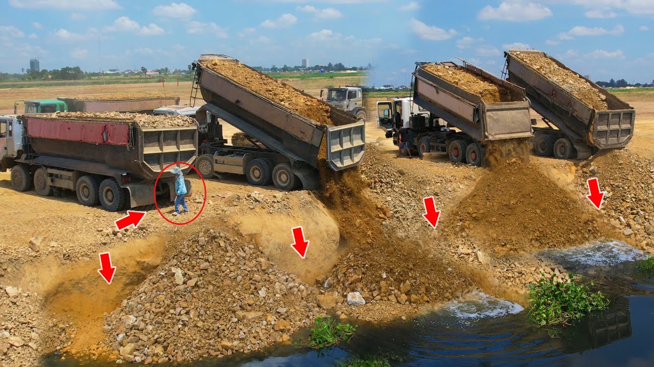 Nicely Side Lake Filling Stone In Water Deep,Operator Skill KomatsuD58 Bulldozer Push Stone In Water