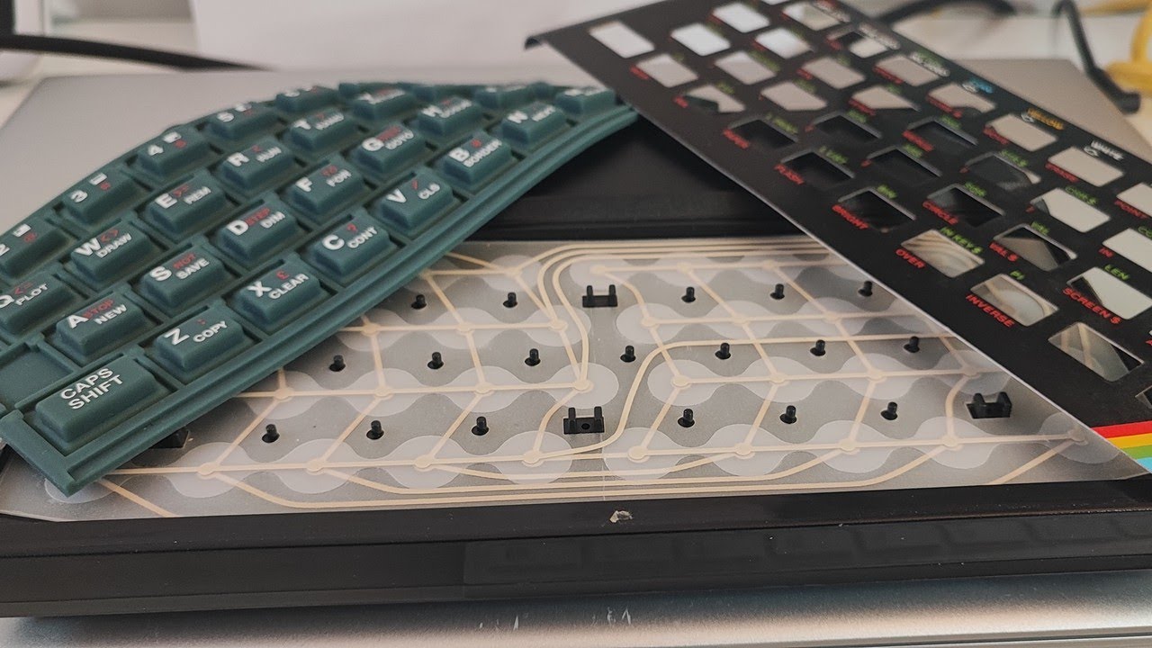 Reparando un ordenador ZX Spectrum 16K de Sinclair de 1982