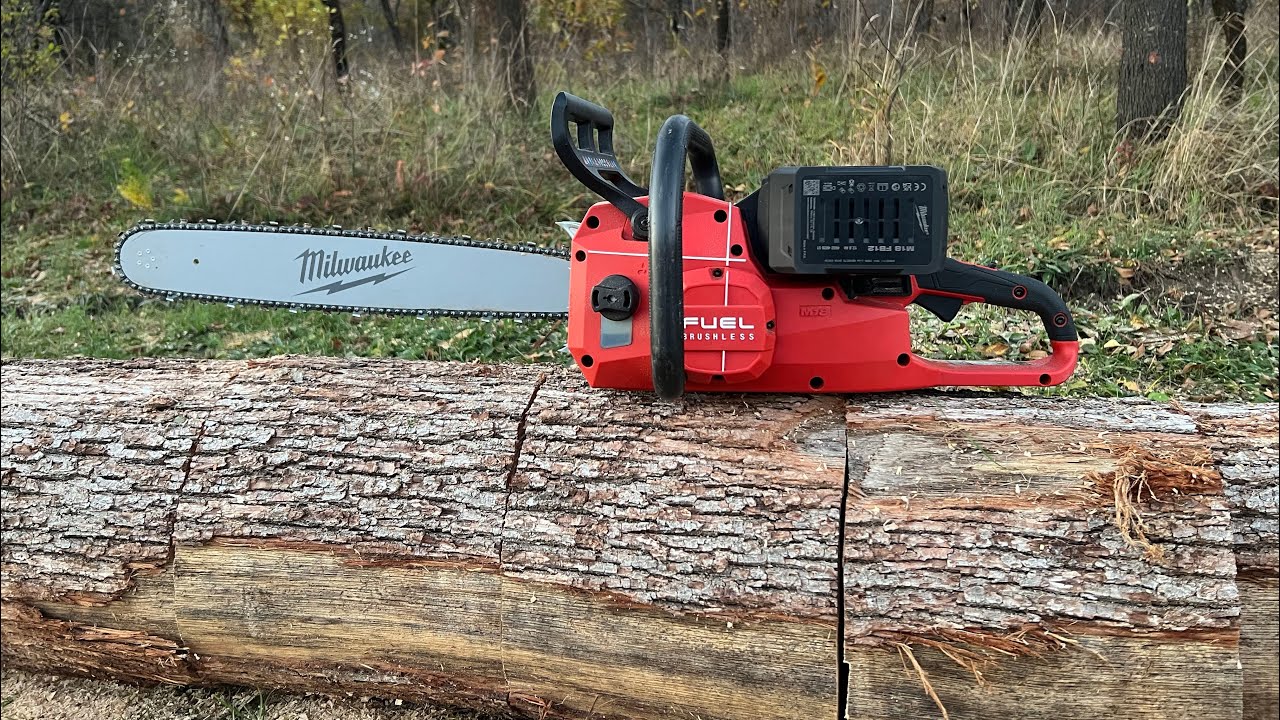 Milwaukee M18 F2CHS50 the most powerful battery powered chainsaw 💪💪💪💪.