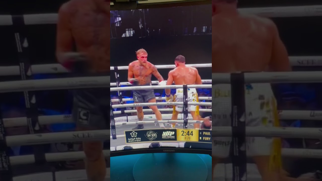 Jake Paul KNOCKS DOWN Tommy Fury🥊