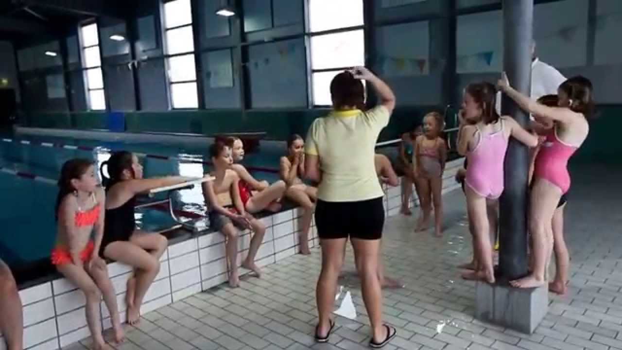 Het afzwemmen Zwemdiploma B van Keano, Tessel en Tom bij het zwembad Victoria op 23 maart 2014.