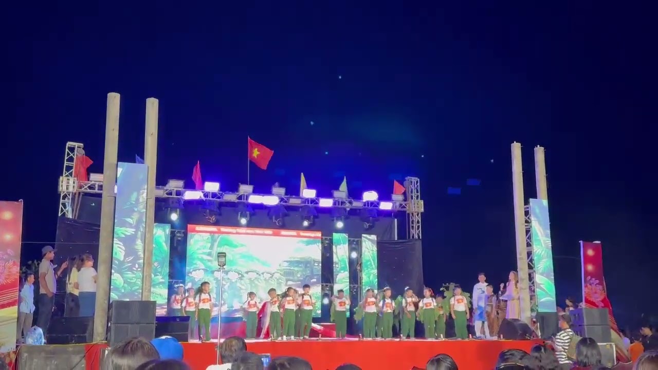 Ba lô con cóc + Em bé giải phóng quân