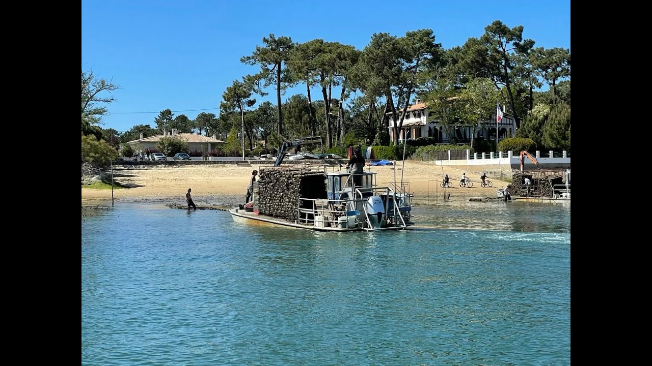 Ostréiculture : Les Barges Ostréicoles des villages du Cap Ferret Bassin d'Arcachon 4K