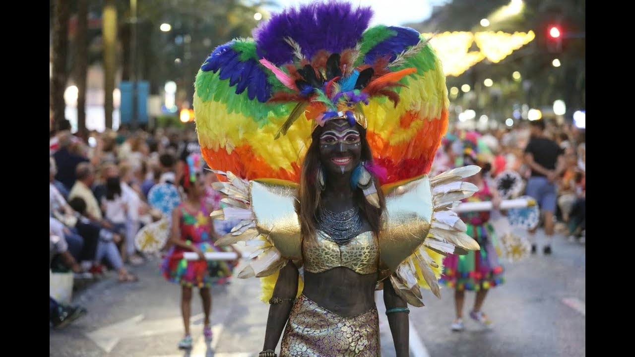 Desfile del Ninot de las Hogueras de San Juan de Alicante 2019