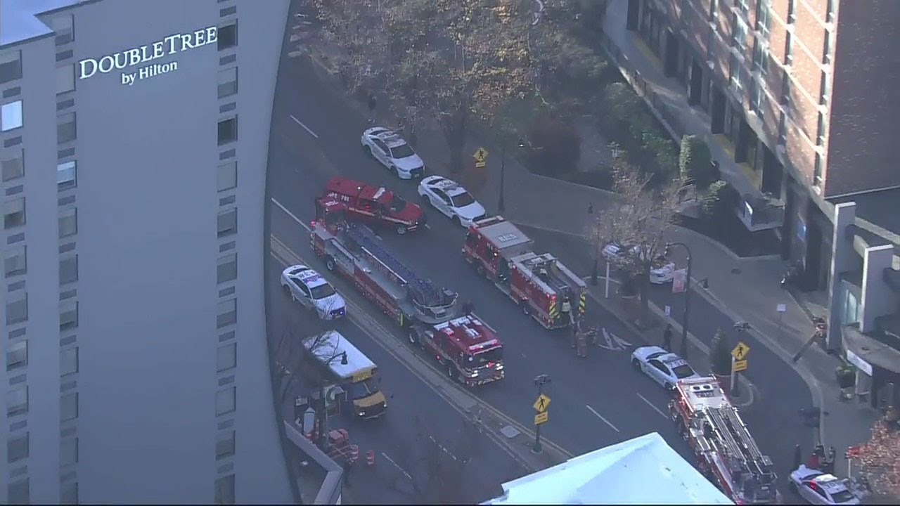 Firefighters respond to 2-alarm blaze in Silver Spring