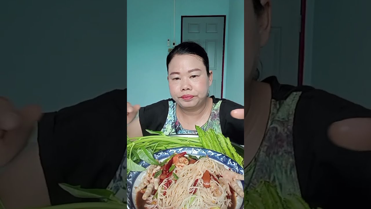 ตำตีนไก่+กุ้งสุกแก้มกับผักบุ้งกรอบๆ