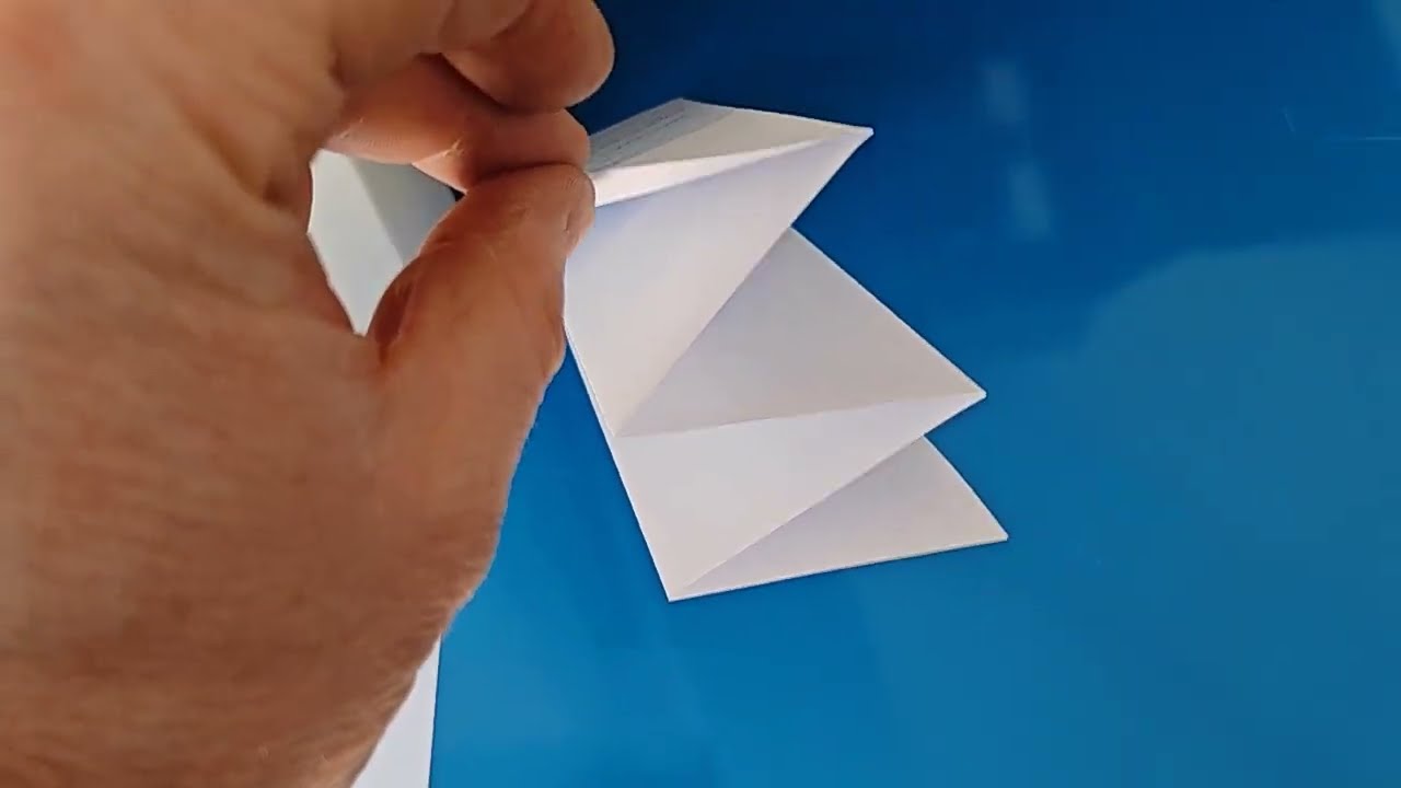 Come piegare A4 in 5 lembi con la piegatrice per brochure GF14